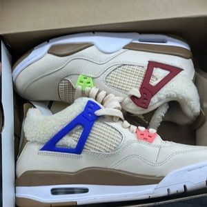 Size 7 y Jordan 4